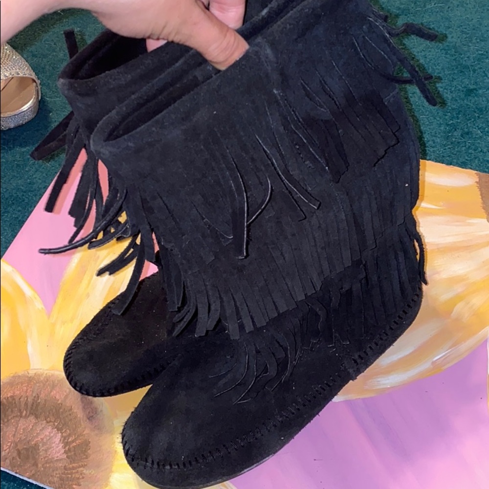 Black fringe boots
